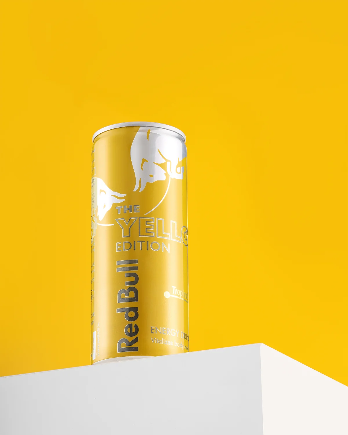 Energy drink can on a yellow set
