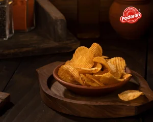Podaran chips in a wooden bowl